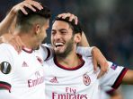austria-wien-vs-ac-milan-andre-silva-dan-hakan-calhanoglu_20171231_145557.jpg