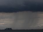 awan-cumulonimbus-selimuti-perairan-teluk-jakarta_20210110_214256.jpg