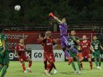 awan-setho-di-laga-bhayangkara-fc-vs-persebaya-surabaya.jpg
