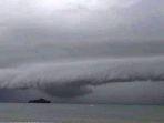awan-tsunami-di-pesisir-pantai-kabupaten-bolmong-sulut.jpg