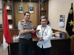 award-bpi-kpnpa-ri-diberikan-kepada-polda-jambi_20180728_113901.jpg