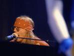 axl-rose-dalam-cuplikan-video-klip-lagu-november-rai.jpg