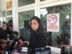 ayu-azhari-ditemui-di-rumah-duka-rsup-fatmawati_20170602_152356.jpg
