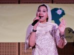 ayu-azhari-luncurkan-album-negeri-pelangi_20160603_141153.jpg