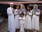 ayu-ting-ting-bersama-keluarganya-saat-ditemui-gridid-di-kediamannya-kawasan-tole-iskandar-depok_20180822_190150.jpg