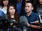 ayu-ting-ting-dan-ruben-onsu-datangi-polda-metro-jaya_20150911_161209.jpg