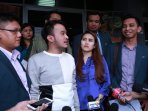ayu-ting-ting-lapor-ke-polisi_20150814_200340.jpg