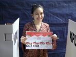 ayu-ting-ting-nyoblos-pilkada-jabar_20180627_185235.jpg