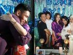 ayu-ting-ting-peluk-dan-suapi-robby-purba-saat-ultah-begini-tanggapan-umi-kalsum-dan-ayah-rozak.jpg