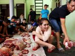 ayu-ting-ting-potong-hewan-qurban_20160913_101642.jpg