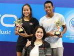 azzahra-permatahani-pengalungan-medali.jpg