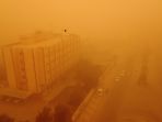 Berita Foto : 1000 Orang Dirawat Akibat Badai Pasir di Irak