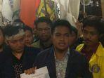 badan-eksekutif-mahasiswa-seluruh-indonesia-bem-si-demo-istan.jpg