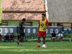 bagas-adi-nugroho-latihan-perdana-bersama-arema-fc-di-lapangan-gondang-legi-kabupaten-malang.jpg