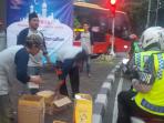 bagi-bagi-takjil_20160628_202059.jpg