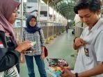 bagus-anak-sma-penjual-tisu-di-jpo-pocin-beji-depok-senin-menjual.jpg