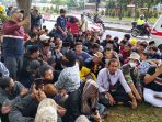 bahar-bin-smith-diperiksa-pendukung-datangi-mapolda-jabar_20220103_163007.jpg