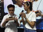 baim-wong-saat-mendapat-kejutan-kue-ulang-tahun.jpg