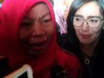 baiq-nuril-nangis-nih.jpg