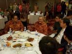 bakal-calon-gubernur-dki-jakarta-teguh-santosa-dan-presiden-asosiasi-wartawan-korea_20160524_185142.jpg
