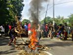 bakar-ban_20160803_110454.jpg<pf>robohkan-spanduk_20160803_111242.jpg