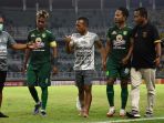 bali-united-bungkam-persebaya-1-0-di-stadion-gelora-bung-tomo_20220902_195855.jpg
