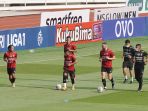 bali-united-jajal-lapangan-sugbk-jelang-pembukaan-liga-1_20210826_194228.jpg