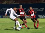 bali-united-menang-tipis-dari-persipura-jayapura_20211106_000310.jpg