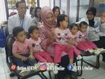 balita-kembar-lima-imunisasi-mr_20170921_232855.jpg