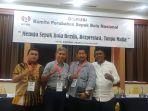 bambang-kuncoro-kedua-dari-kiri.jpg