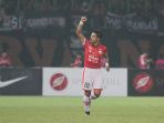bambang-pamungkas-selebrasi-kepalkan-tangan_20171023_122649.jpg