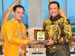 bambang-soesatyo-dan-panitia-kkn-kebangsaan-2022-universitas-palangkaraya.jpg