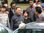 bambang-widjojanto-datangi-bareskrim-polri_20150203_151158.jpg