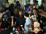bambang-widjojanto-tidak-ditahan-penyidik-bareskrim_20150423_181925.jpg