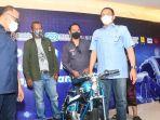 bamsoet-meninjau-pameran-modifikasi-sepeda-motor-di-park-23-creative-hub.jpg