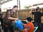 bamsoet-saat-menyerahkan-bantuan-di-komplek-kostrad-tni-tanah-kusir-jakarta-selatan.jpg