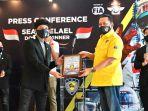 bamsoet-usai-mengukuhkan-atta-halilintar-sebagai-presiden-komunitas-motor-listrik-indonesia-kmli.jpg