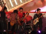 band-dmasiv-tampil-sambut-owibutet_20160904_172712.jpg