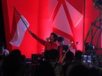 band-dmasiv-tampil-sambut-owibutet_20160904_172857.jpg