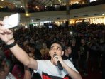 band-lyla-berkaraoke-bersama-di-makassar_20150524_220457.jpg