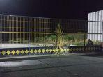bandara-karel-sadsuitubun-dipalang-adat.jpg