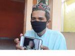 bandiman-mejkmperlihatkan-foto-anaknya-ya.jpg