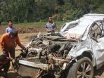 bangkai-mobil-honda-cr-v-yang-terjun-di-jurang-sarangan-magetan_20181018_143045.jpg