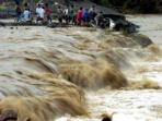 banjir-bandang-di-sembahe_20150803_073021.jpg