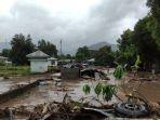 banjir-bandang-di-waiwerang3.jpg