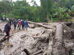 banjir-bandang-disertai-lumpur.jpg