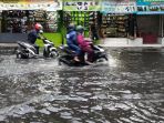 banjir-cileuncang-di-jalan-cubaduyut-raya_20221128_225518.jpg