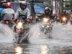 banjir-cileuncang-di-kota-bandung_20151107_222243.jpg