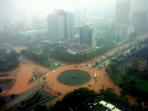 banjir-dari-bundaran-indosat-banjir-jakarta_20150209_131652.jpg