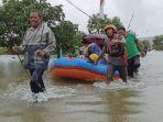 banjir-di-blitar-12242efr-aetrh-rh.jpg
